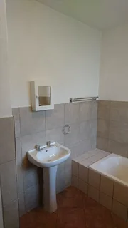 2 Bedroom Ground floor townhouse to let-Rhynfield, Benoni