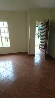 2 Bedroom Ground floor townhouse to let-Rhynfield, Benoni