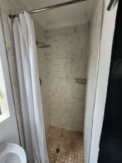  All-Inclusive Bachelor Flat – WiFi, Netflix &amp; Beach Nearby!