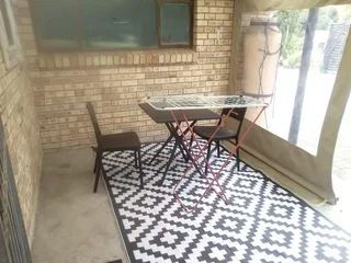  All-Inclusive Bachelor Flat – WiFi, Netflix &amp; Beach Nearby!