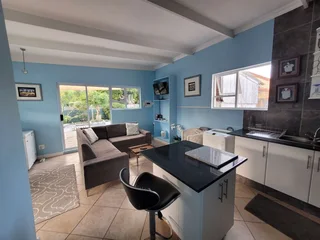 ☀️ Peaceful Female Co-Living – Fully Equipped Home in Summerstrand!