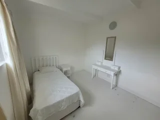 ☀️ Peaceful Female Co-Living – Fully Equipped Home in Summerstrand!