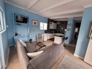 ☀️ Peaceful Female Co-Living – Fully Equipped Home in Summerstrand!