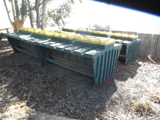 4x Skaap Self voer bakke