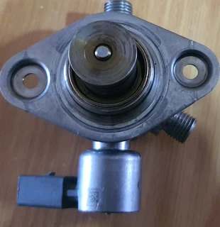 BMW E70 X5M N63 Engine CDE 2009-2013 Bosch High Pressure Pump Part# 7 595 350 01 *0 261 520 048