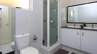 UPPER LA LUCIA RIDGE  / EXECUTIVE 3 BED 3 BATH 4 PARKINGS UNFURN APARTMENT R27K pm