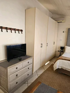 GLENASHLEY, STUNNING STUDIO PAD, FULLY FURN R9Kpm INC UTILITIES