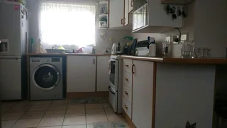 UMGENI PARK, 2 BED UNFURN UPSTAIRS FLAT WITH DBL GARAGE, R10 800pm