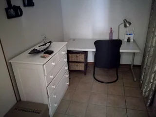 UMGENI PARK, 2 BED UNFURN UPSTAIRS FLAT WITH DBL GARAGE, R10 800pm