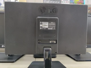 ASSORTED REFURBISHED MONITORS --- LG , PHILIPS , AOC , DELL