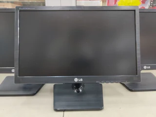ASSORTED REFURBISHED MONITORS --- LG , PHILIPS , AOC , DELL