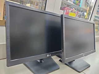 ASSORTED REFURBISHED MONITORS --- LG , PHILIPS , AOC , DELL