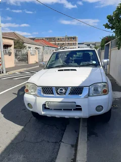 2013 Nissan Hardbody NP 300  2.5T Diesel white Doublecab 4x2 bakkie for sale in excellent condition
