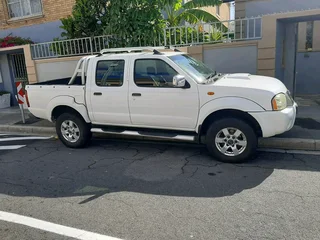 2013 Nissan Hardbody NP 300  2.5T Diesel white Doublecab 4x2 bakkie for sale in excellent condition