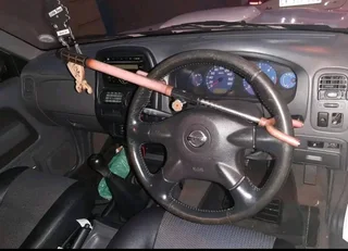 2013 Nissan Hardbody NP 300  2.5T Diesel white Doublecab 4x2 bakkie for sale in excellent condition