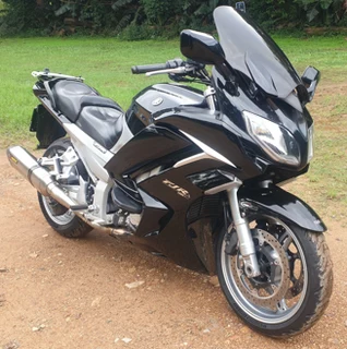 2015 Yamaha FJR1300 with luggage c.o.r corbin seat akropovics