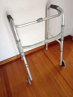 Walker with wheels (New)