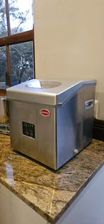 SNOMASTER 15KG ICE MAKER!! SUPER FAST ICE MAKING!! BARGAIN!!