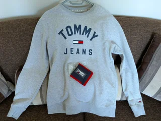 Good Condition Tommy Jeans Sweatshirt For Men