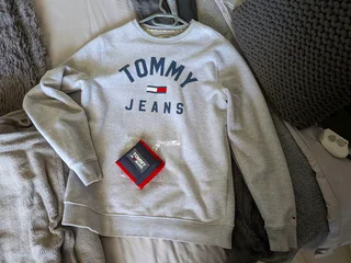 Good Condition Tommy Jeans Sweatshirt For Men
