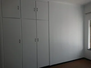 1bed cottage apartment studio bachelor Flat Essexwold Bedfordview Easy Access to Airport Edenvale N3