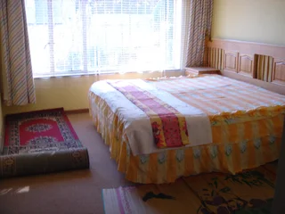 Self contained Cottage Flat Apartment for rent Bedfordview. 24hr Street security Boomed Sub Cameras