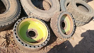CAT 226/216 Skidsteer solid tyre rims