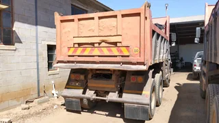 Mercedes Benz 3335 10m³ Tipper