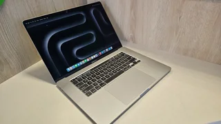 Apple 16-inch True Tone Touchbar Retina MacBook Pro Intel 8-Core i9 16GB ram 1TB SSD for sale