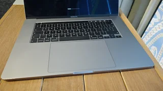 Apple 16-inch True Tone Touchbar Retina MacBook Pro Intel 8-Core i9 16GB ram 1TB SSD for sale