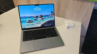 Apple 14inch M1 Pro Liquid XDR Retina Display MacBook Pro 14-GPU 16GB ram 1TB SSD for sale