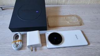 Vivo X200 Pro Cn 6.78inch Amoled Lpto 5g 16gb 512gb With Fast Charger And Box For Sale