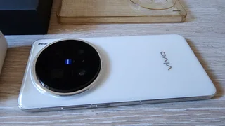 Vivo X200 Pro 6.73inch AMOLED 16GB ram 512GB with Fast Charger and Cover Box for sale