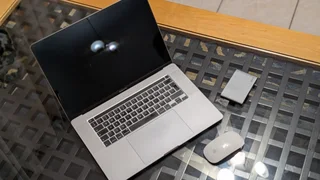 16inch True Tone Touchbar MacBook Pro Intel 8-Core i9 16GB ram 1TB with USB C Hub Mouse for sale