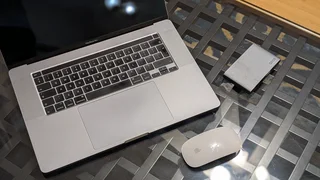 Apple 16inch Touchbar MacBook Pro Intel 8-Core i9 16GB ram 1TB SSD with USB-C Hub Mouse for sale