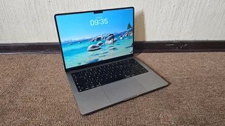 Apple 14inch M1 Pro XDR Liquid Retina MacBook Pro 14-GPU 16GB ram 1TB SSD for sale