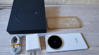 Vivo X200 Pro 6.78inch CN 16GB ram 512GB with 100 Watts Fast Charger and Box for sale