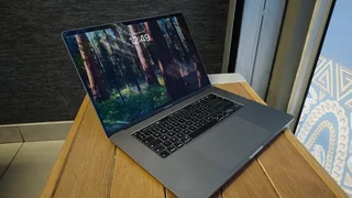 Apple 16-inch True Tone Touchbar MacBook Pro Intel 8-Core i9 16GB ram 1TB SSD for sale