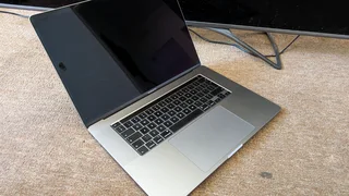 Apple 15inch True Tone Retina Display MacBook Pro Intel Quad Core i7 16GB ram 256GB SSD for sale