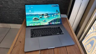 16inch True Tone Touchbar MacBook Pro Intel 8-Core i9 16GB ram 1TB SSD for sale