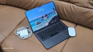 14inch M3 Max XDR Liquid MacBook Pro 30-GPU 36GB ram 1TB SSD with 256GB Jetdrive Mouse for sale
