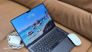 14inch M3 Max XDR MacBook Pro 30-GPU 36GB ram 1TB SSD with 256GB Jetdrive Magic Mouse for sale