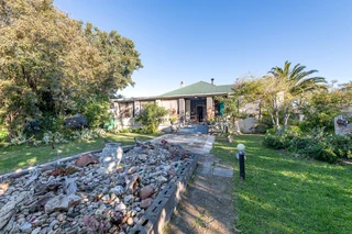 Grand Old Lady: Elegant Manor-style Retreat With 4 Self Catering Units