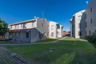 Investment Opportunity, Spacious One Bedroom Groundfloor Flat-prime Complex Location