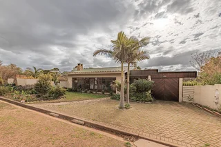 Spacious Family Home With Flatlet And Pool In Prime Location With Solar System