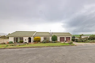 Well Maintained Family Home On Large Corner Stand