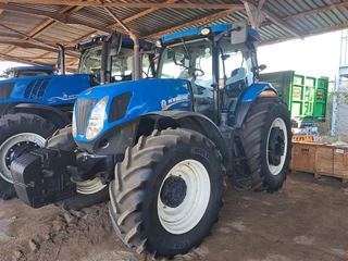 New Holland T7040