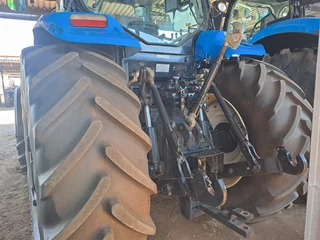 New Holland T7040