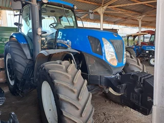 New Holland T7040
