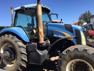 New Holland T8040